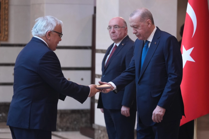 Cumhurbaşkanı Erdoğan'a 5 &uuml;lkeden g&uuml;ven mektubu