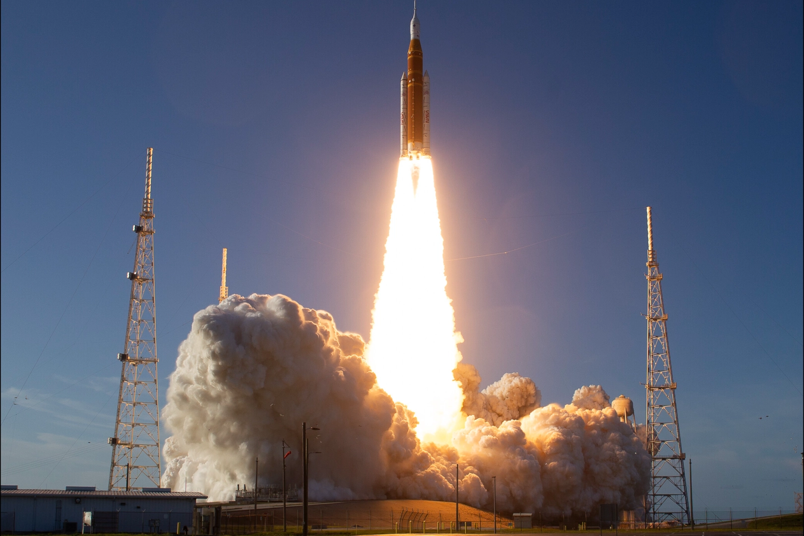 Artemis II g&ouml;revi başladı... 50 yıl sonra astronotlar Ay yolunda