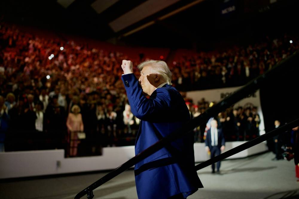 Trump,  göçmenler için 'ABD dışına ücretsiz uçuş' kararnamesini imzaladı