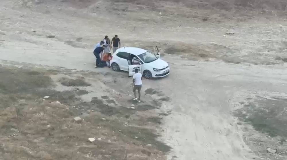 Silahlı saldırıda vurulmuş kurgusuyla yapılan evlilik teklifi, polis merkezinde sona erdi