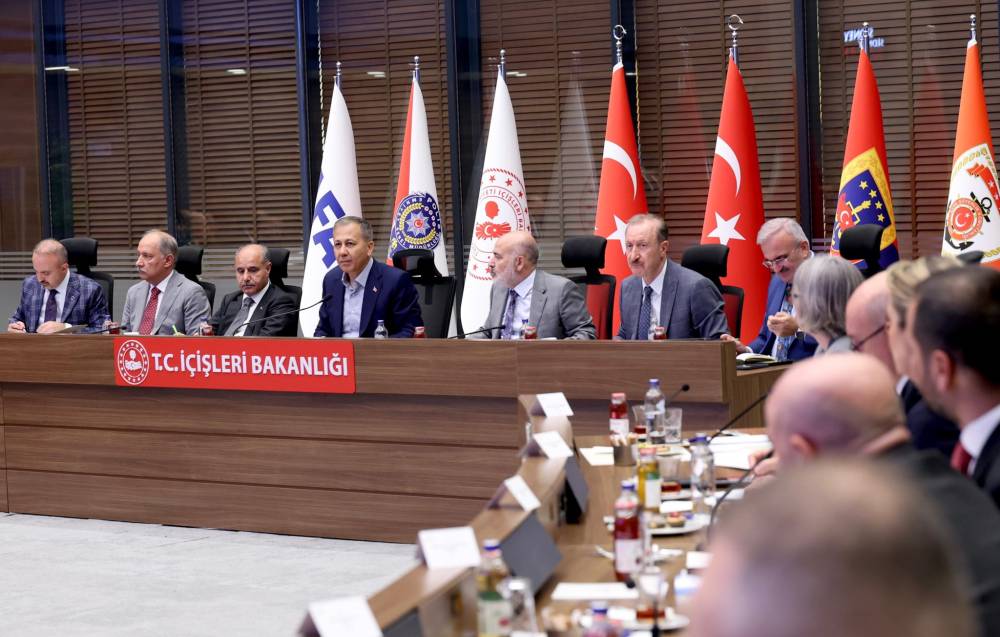 Bakan Yerlikaya: Sahipsiz hayvanların toplanması hem insani hem hukuki bir sorumluluktur