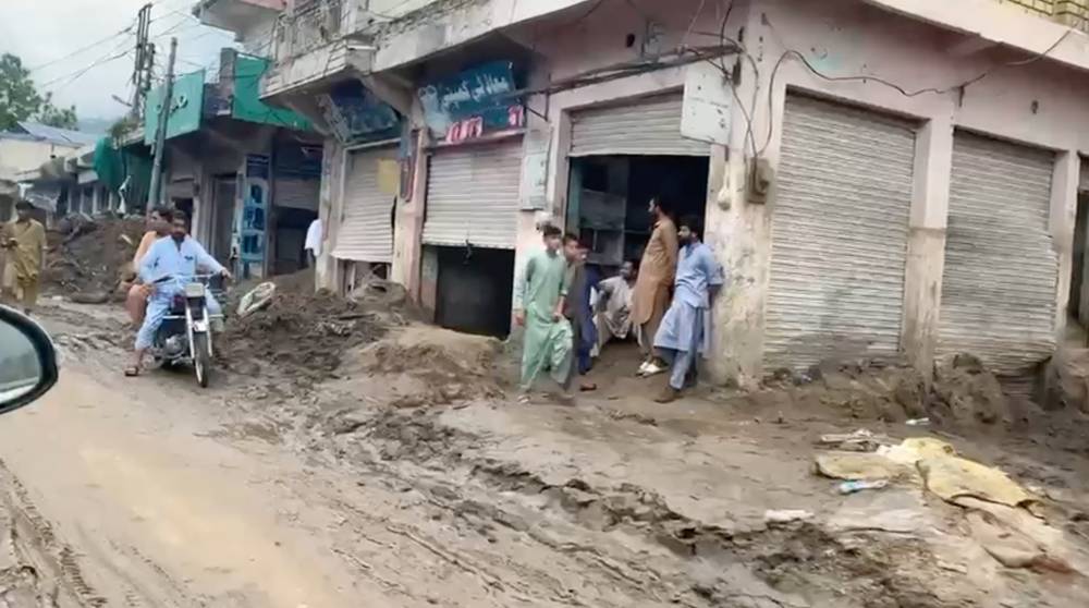 Pakistan’daki sel mağdurlarına yardım ulaştırıldı
