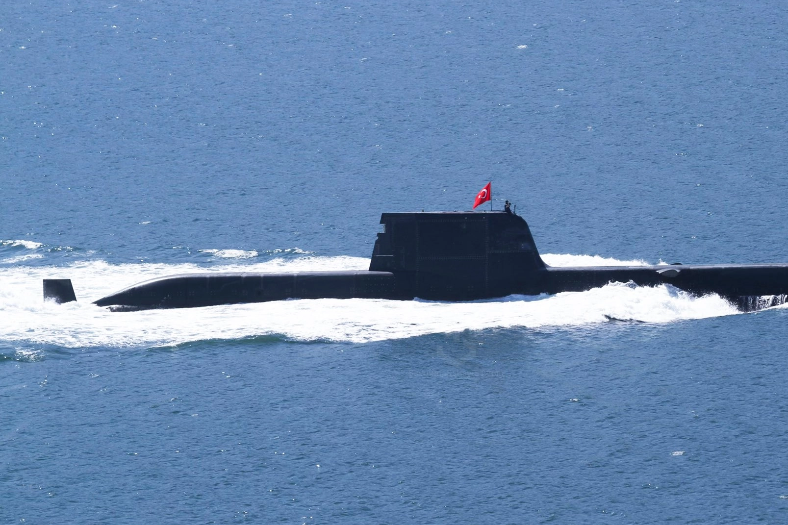 Savunma sanayi g&uuml;&ccedil;leniyor.. Yeni denizaltı ilk seferine &ccedil;ıktı