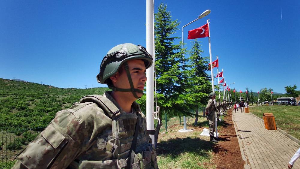 Bingöl'de 32 yıl önce şehit edilen 33 asker törenle anıldı