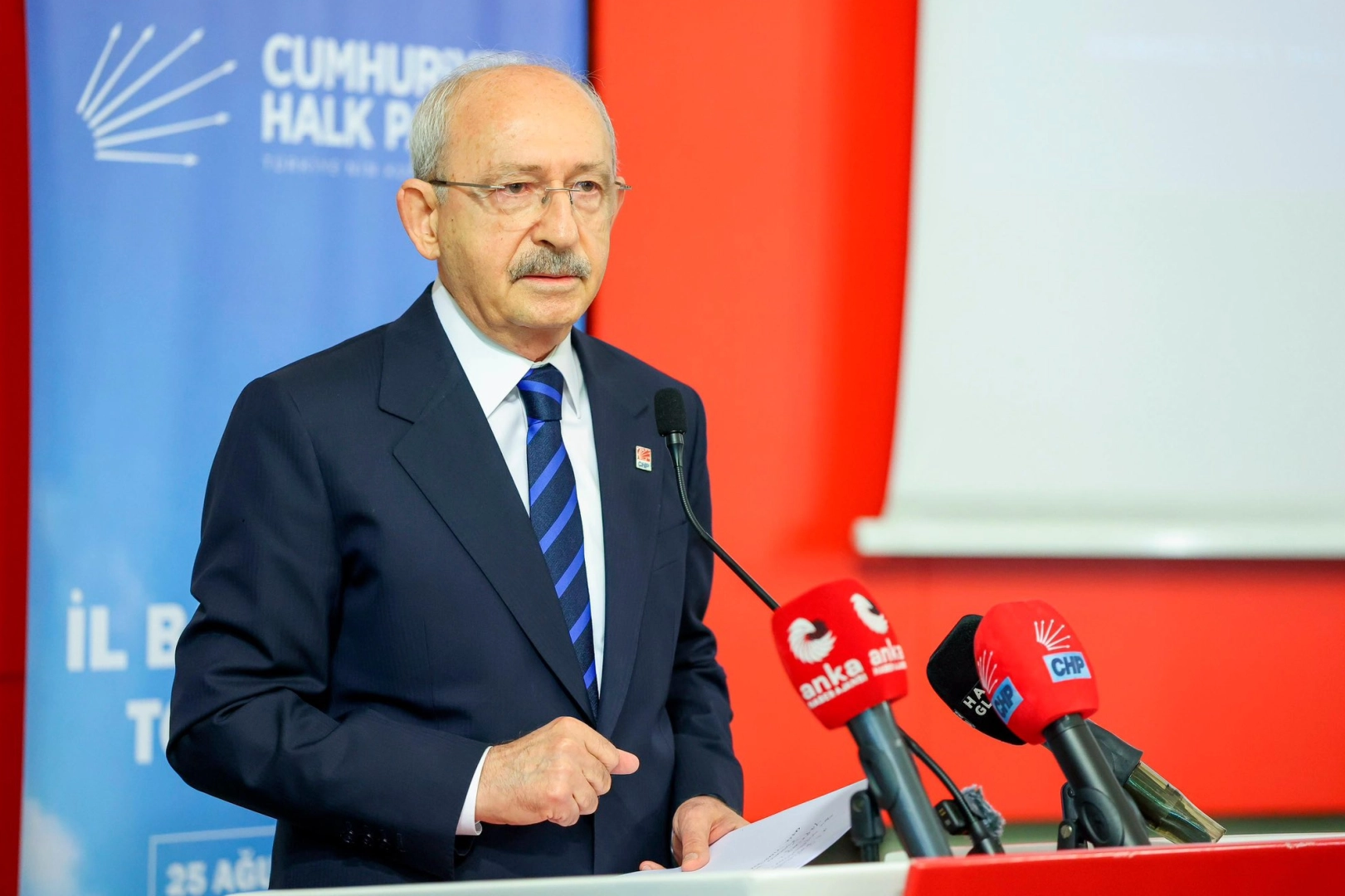 CHP'de İl Başkanları toplandı... Kılı&ccedil;daroğlu: Partiden ayrılanlarla tartışmaya girmeyin, sorunlara odaklanın