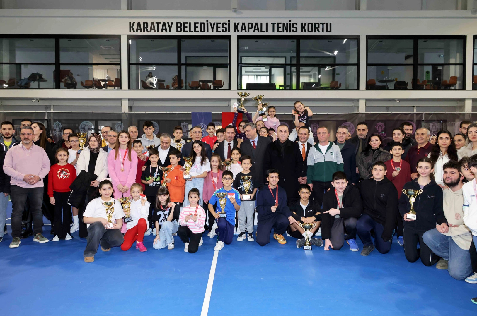 Konya Karatay'da tenis heyecanı &ouml;d&uuml;lle ta&ccedil;landı