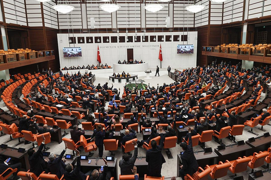 &Ccedil;er&ccedil;eve yasa Meclis&rsquo;te