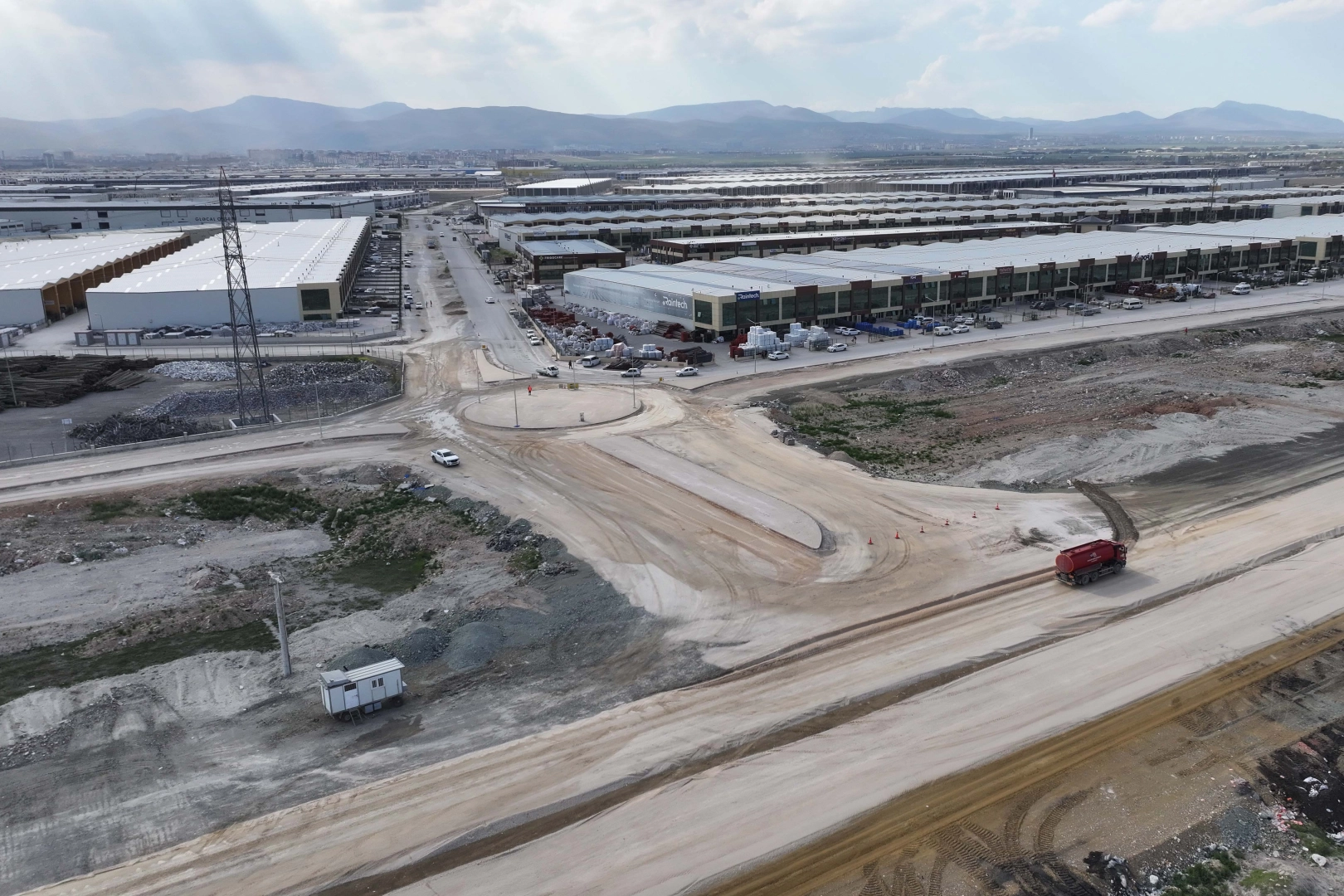 Konya'da trafik y&uuml;k&uuml;n&uuml; rahatlatacak caddeye yakın mercek